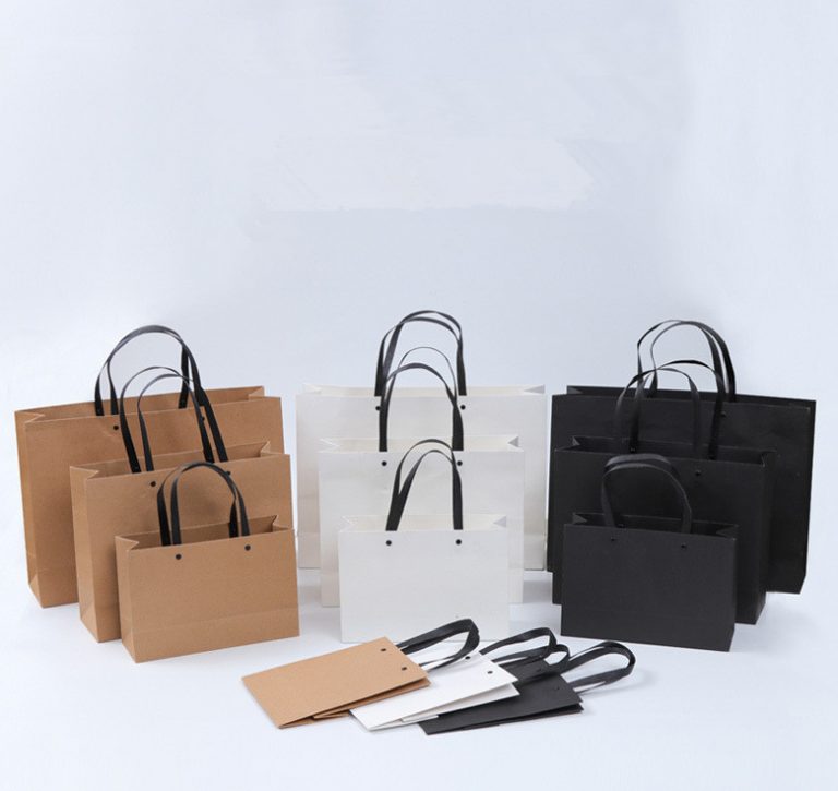 How to customize the size of clothing paper bags to be reasonable