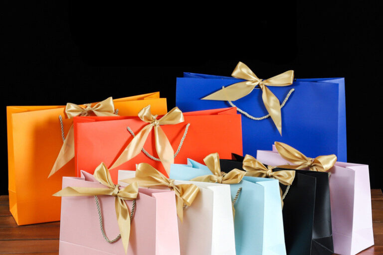 Shopping bag decorated with big colorful bow (1)