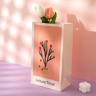Colorful recyclable kraft paper bags for cafés and bakeries