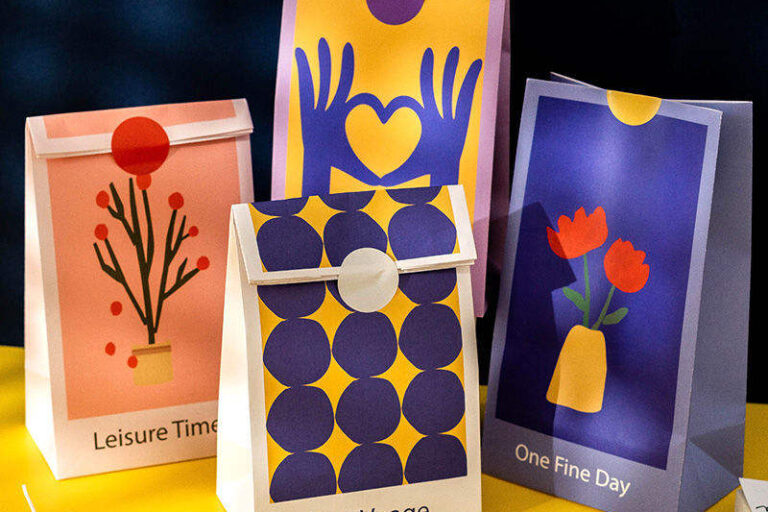 Custom Printed Colored Kraft Paper Food Bags (7) Colorful recyclable kraft paper bags for cafés and bakeries