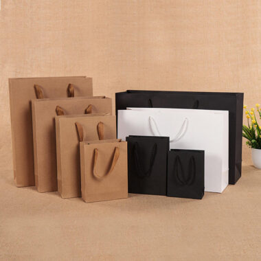 Eco-friendly thickened gift shopping paper bags for retail use