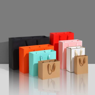 Eco-friendly thickened gift shopping paper bags for retail use