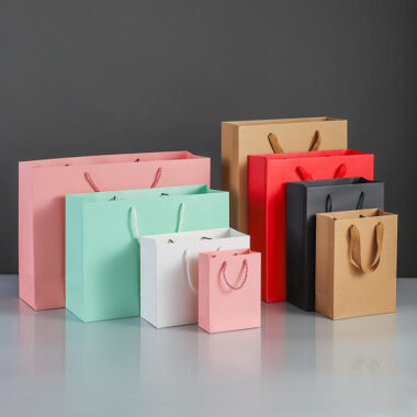 Eco-friendly thickened gift shopping paper bags for retail use