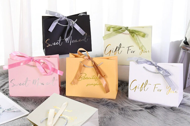 High-End Luxury Garment Gift Paper Bags (11) Luxury garment gift paper bags for fashion and boutique packaging