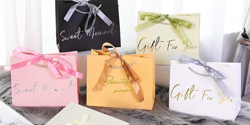 Luxury garment gift paper bags for fashion and boutique packaging