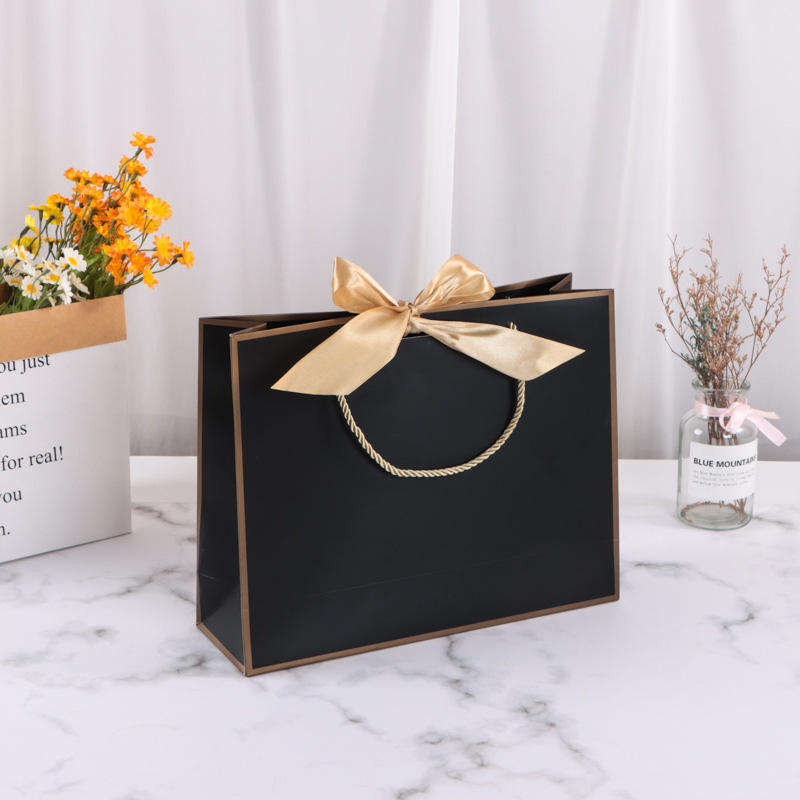 Hot-selling luxury gift paper shopping bags with ribbon handles