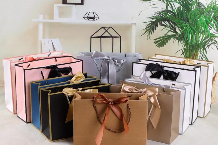 High-Quality Hot-Selling Luxury Gift Paper Bags (7) Hot-selling luxury gift paper shopping bags with ribbon handles