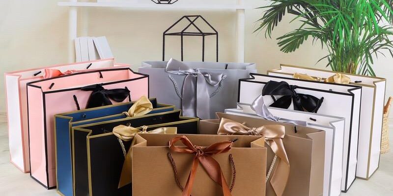 High-Quality Hot-Selling Luxury Gift Paper Bags (7) Hot-selling luxury gift paper shopping bags with ribbon handles