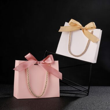 Wholesale custom gift paper bags for retail packaging