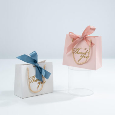 Wholesale custom gift paper bags for retail packaging