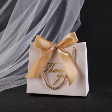 Wholesale custom gift paper bags for retail packaging