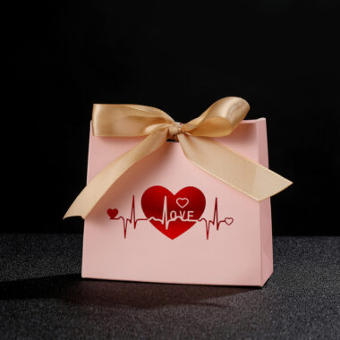 Wholesale custom gift paper bags for retail packaging