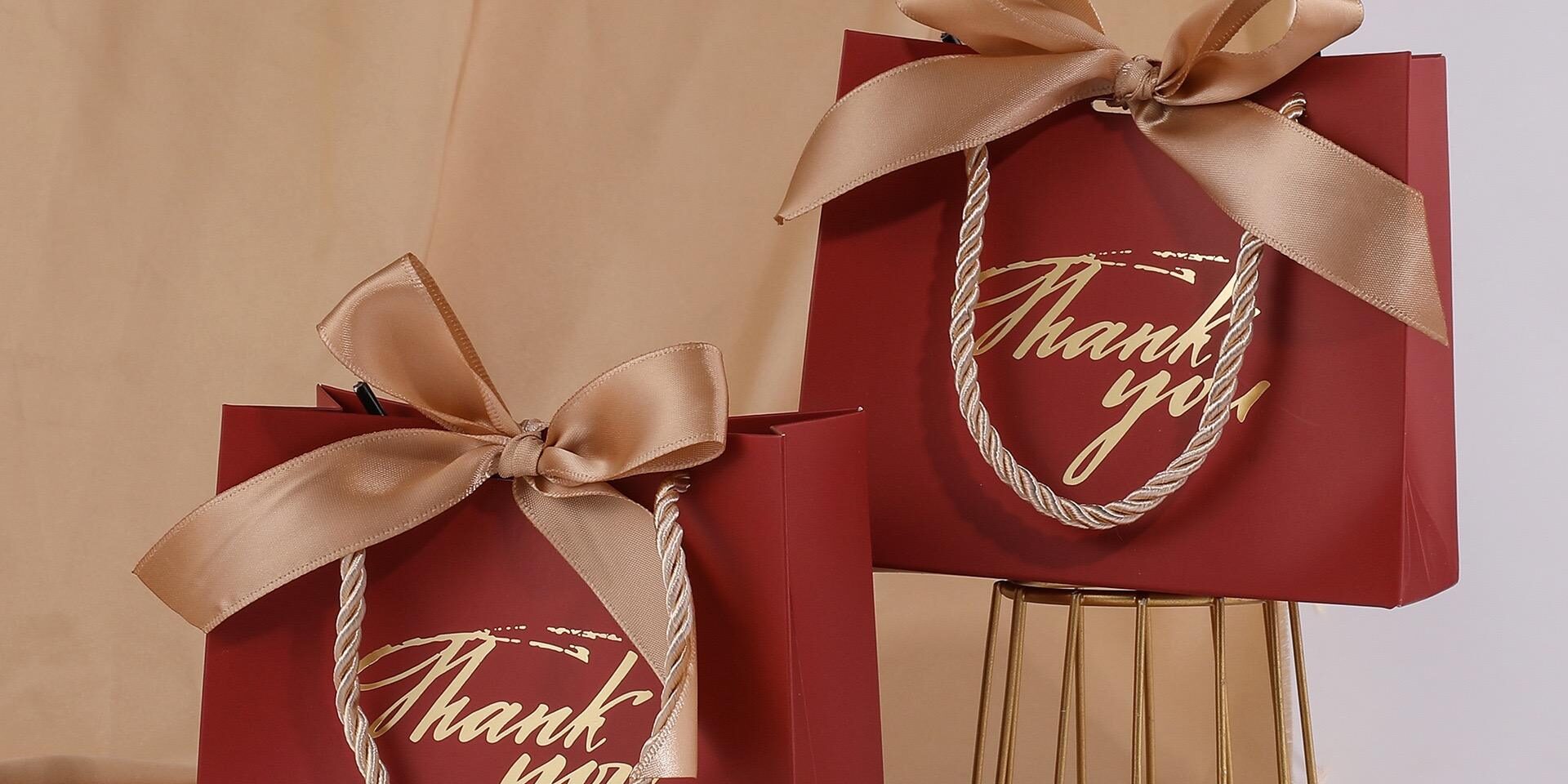 Wholesale custom gift paper bags for retail packaging