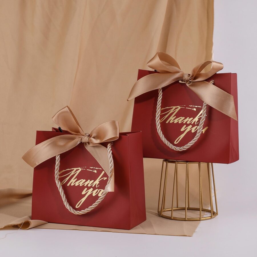 Wholesale custom gift paper bags for retail packaging