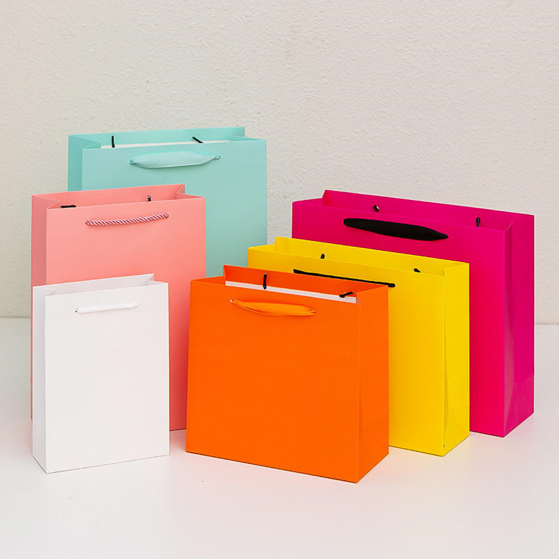 Luxury eco-friendly kraft gift shopping paper bags for premium packaging