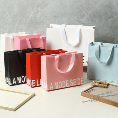 Eco-friendly luxury boutique shopping paper bags for clothing brands