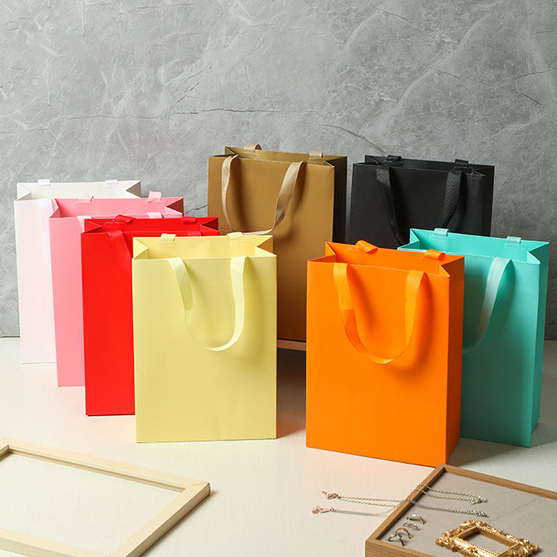Eco-friendly luxury boutique shopping paper bags for clothing brands
