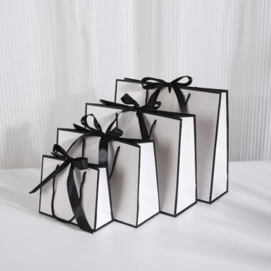 Custom printed luxury shopping paper bags for clothing brands