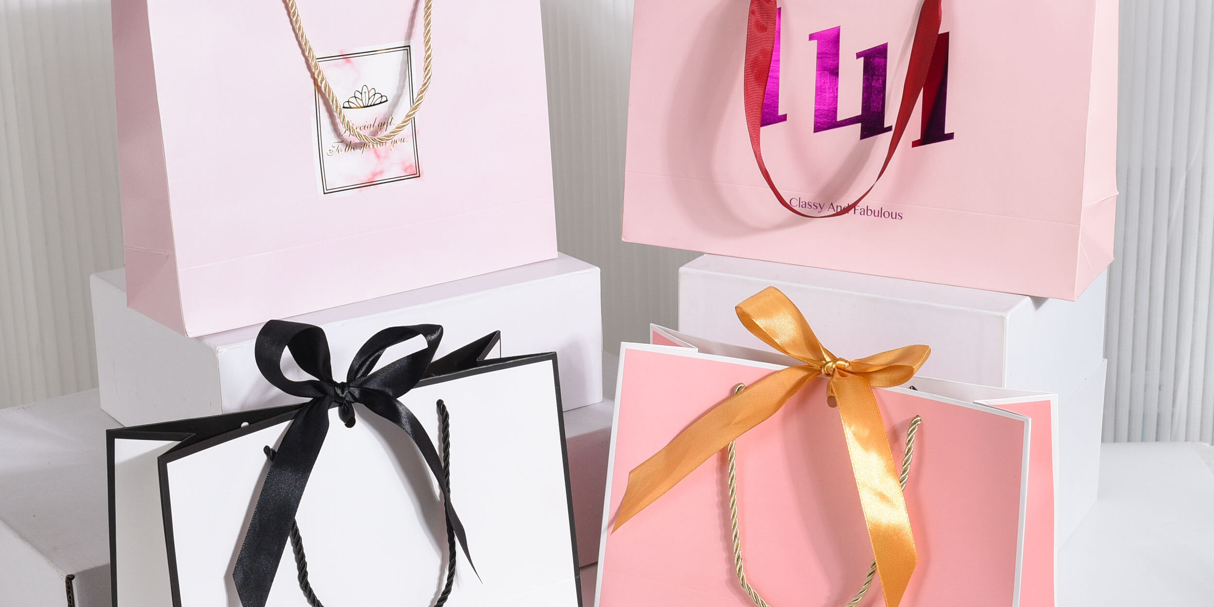 Custom printed luxury shopping paper bags for clothing brands