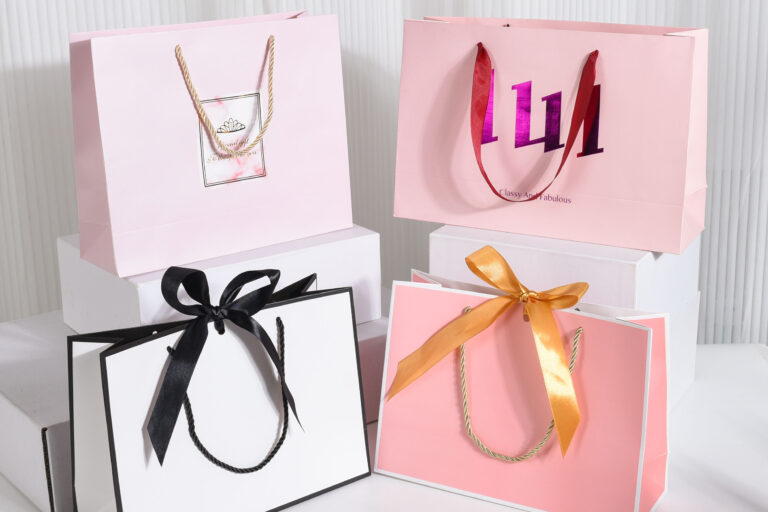 Personalized Luxury Clothing Paper Bags with Custom Logo Printing (8) Custom printed luxury shopping paper bags for clothing brands