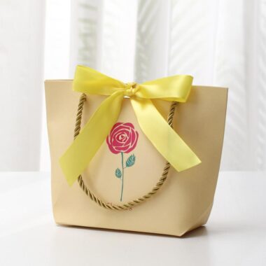 High-quality colorful printed gift paper bags for boutiques