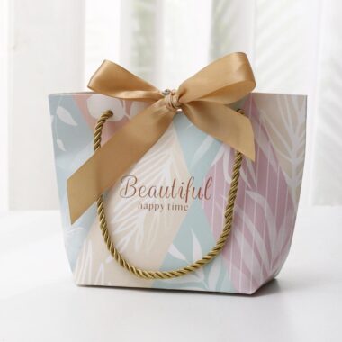 High-quality colorful printed gift paper bags for boutiques