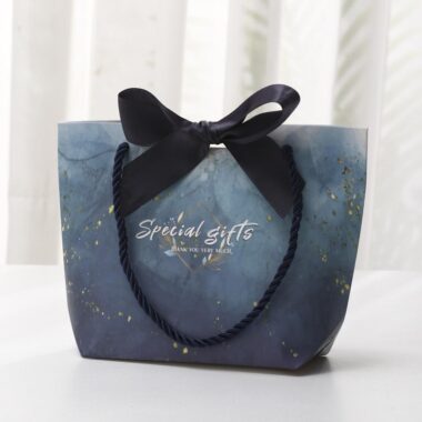 High-quality colorful printed gift paper bags for boutiques