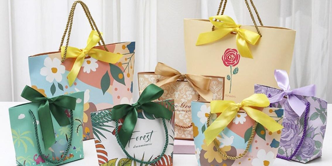 High-quality colorful printed gift paper bags for boutiques