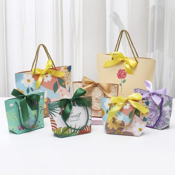 High-quality colorful printed gift paper bags for boutiques
