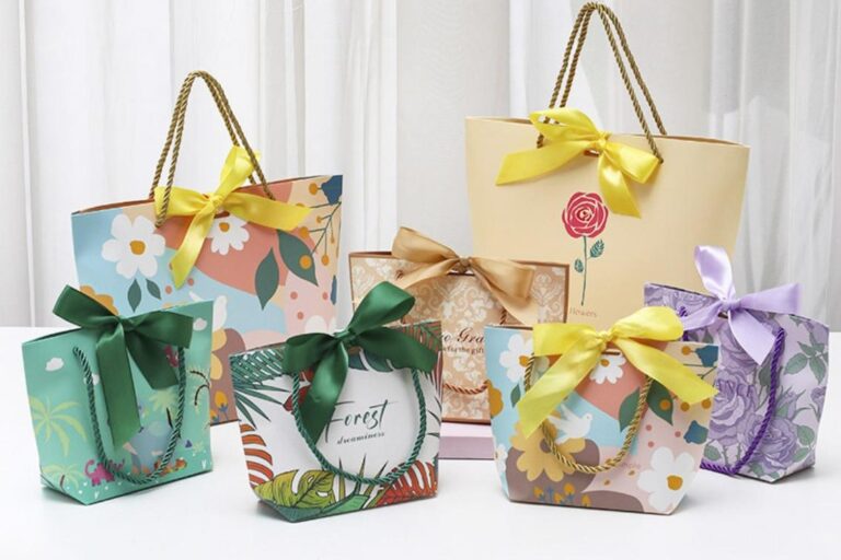 Premium Color Printed Gift Paper Bags (7) High-quality colorful printed gift paper bags for boutiques