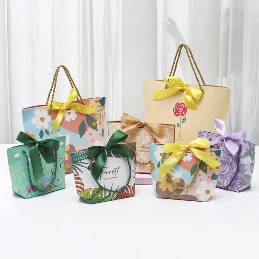 High-quality colorful printed gift paper bags for boutiques
