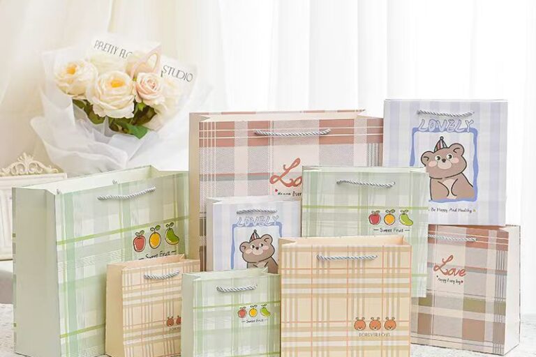 Cartoon birthday handle gift paper bags