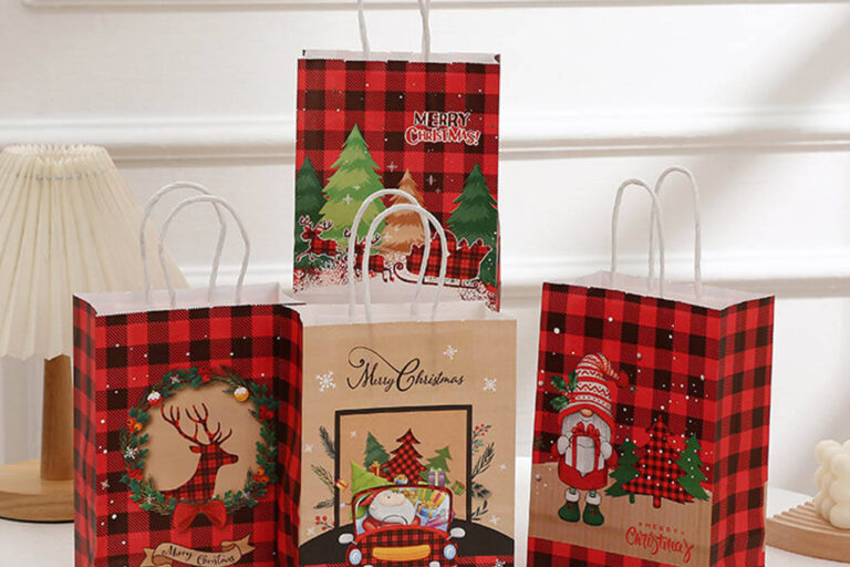 Christmas Cartoon Kraft Gift Paper Bags (3) Cute cartoon eco kraft Christmas gift paper bags for candy and cookies