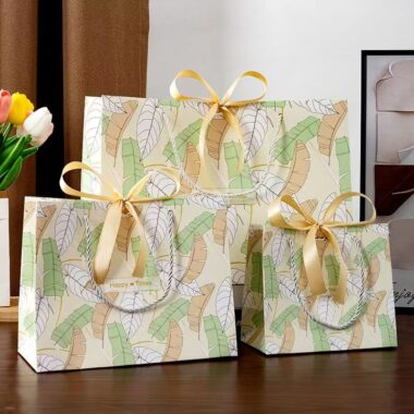 Minimal green leaf shopping and gift paper bags