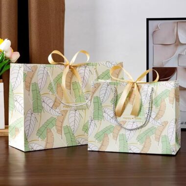 Minimal green leaf shopping and gift paper bags