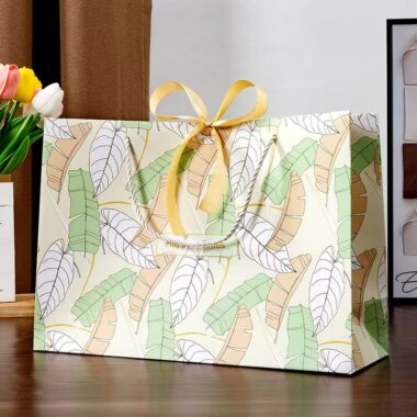 Minimal green leaf shopping and gift paper bags