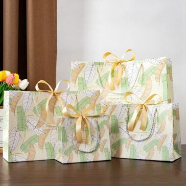 Minimal green leaf shopping and gift paper bags