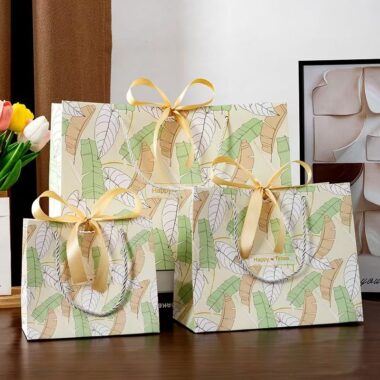Minimal green leaf shopping and gift paper bags