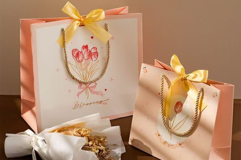 Minimal floral gift paper bags