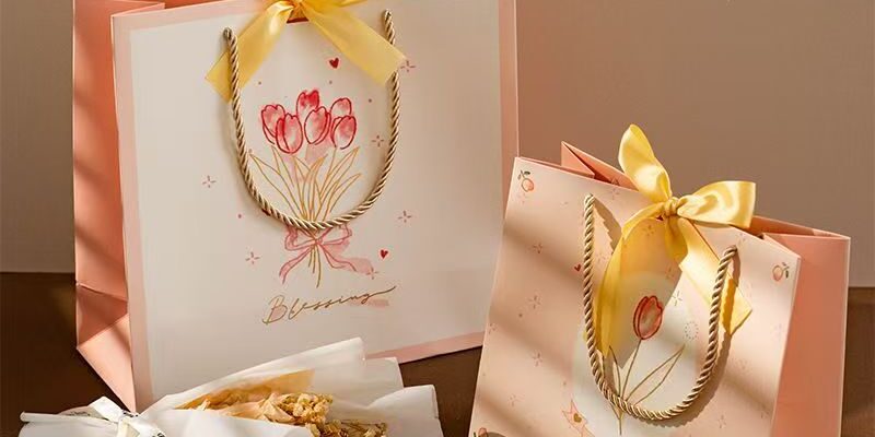 Minimal floral gift paper bags