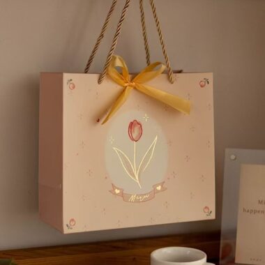 Minimal floral gift paper bags