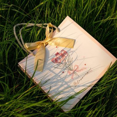 Minimal floral gift paper bags