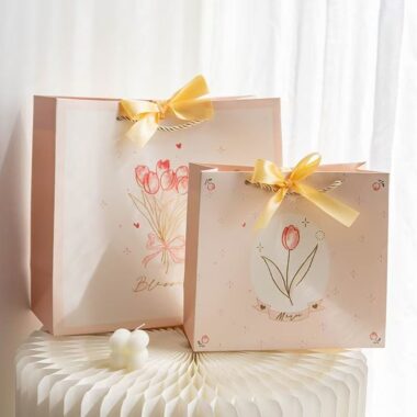Minimal floral gift paper bags