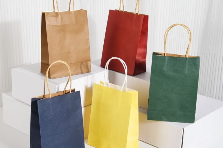 Takeaway Color Handle Kraft Paper Bags (7) Color handle kraft paper bags for takeaway packaging